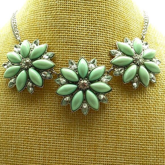 Pastel Mint Green Acrylic & Rhinestone Floral Statement Bib Necklace - Picture 1 of 12